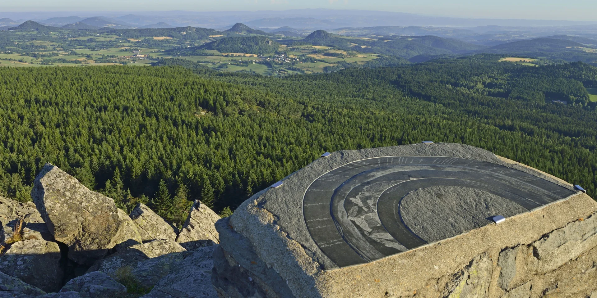Panorama Au Sommet Du Pic Du Lizieux