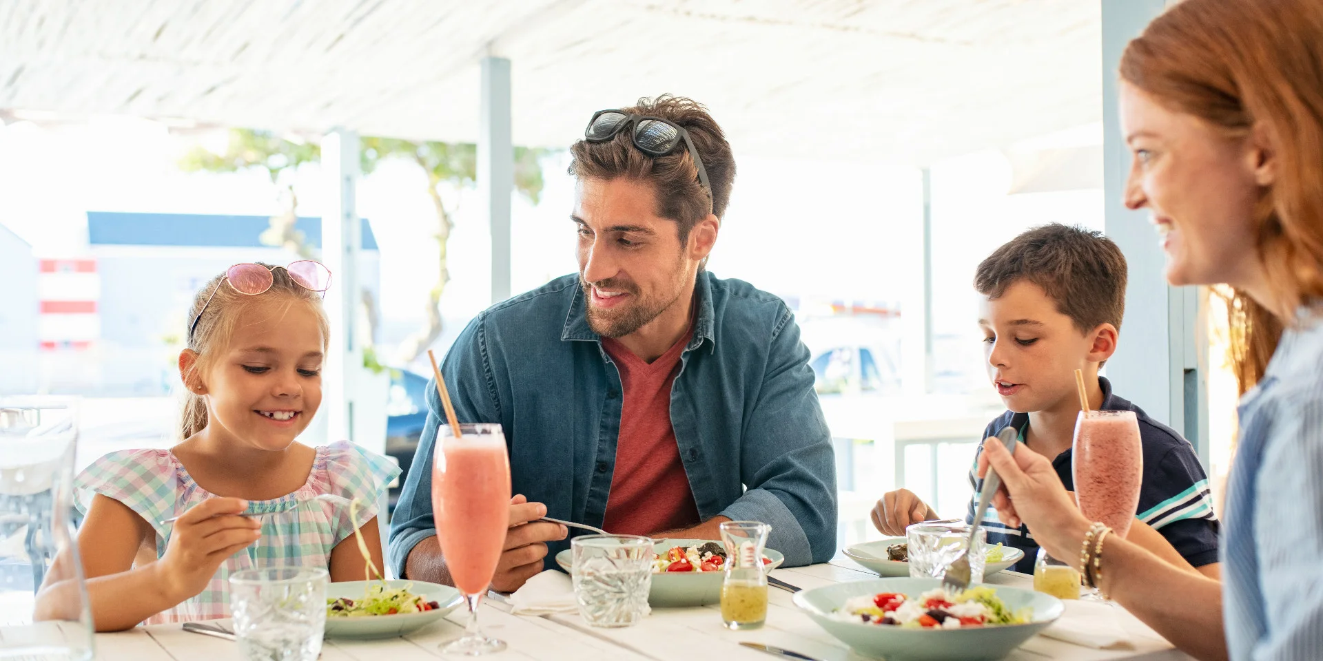 Adobestock Famille Au Restaurant