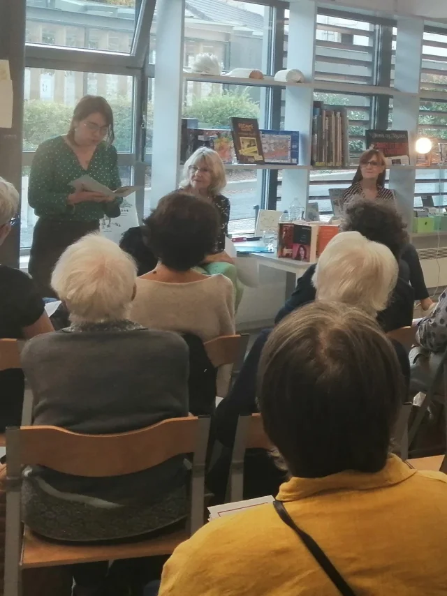 A la carte readings at the multimedia library