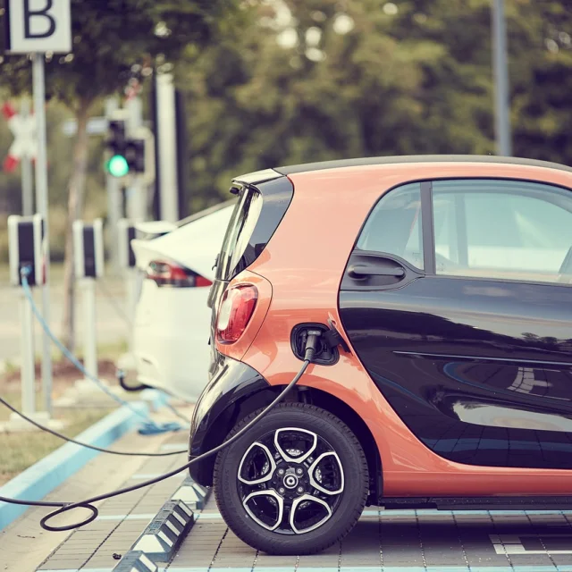 Electric vehicle charging station