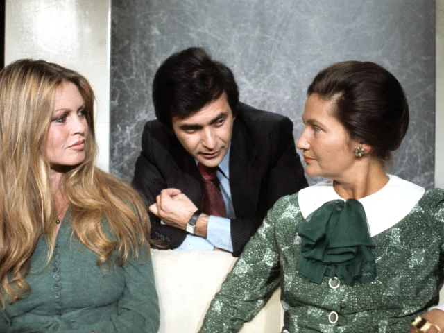 XRC1550851 Brigitte Bardot and Simone Veil, on the Set of TV Programme, 1975 (photo); (add.info.: French actress Brigite Bardot and french minister of Health Simone Veil , on set of tvprogram Au pied du mur about adoption june 03, 1975); Giovanni Coruzzi.