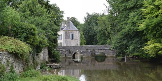 Pont de Salles avec Ancienne filature derrière