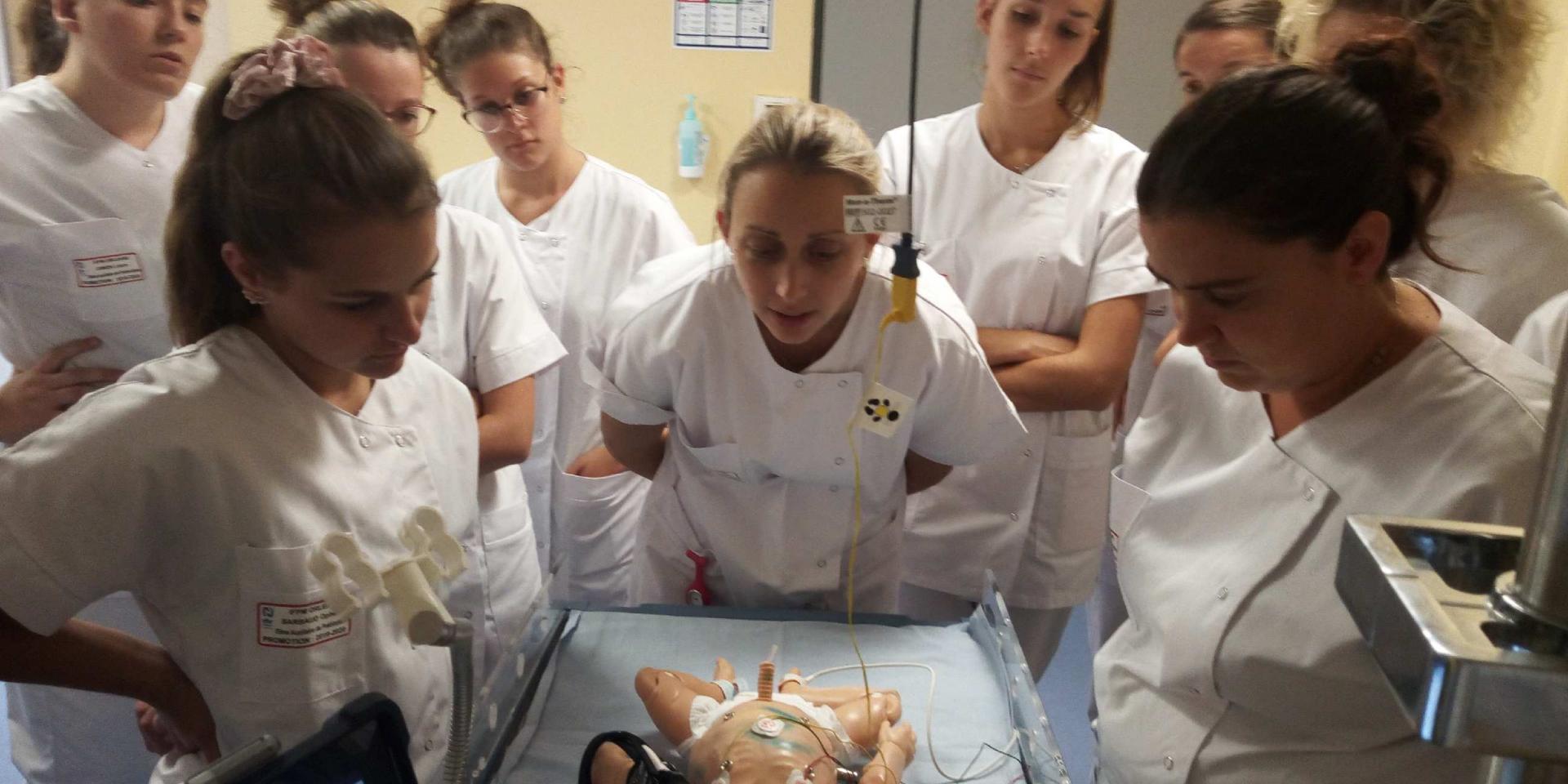 Auxiliaire de puériculture - Nos formations - ifpm-orleans.fr