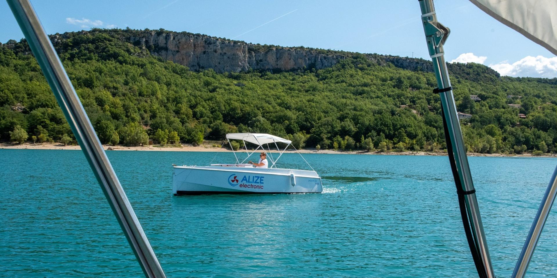 Bateau électrique sur le lac d'Esparron, Alizé Electonic