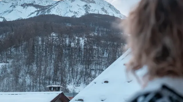 Vue sur les montagnes enneigées du Val d'Allos
