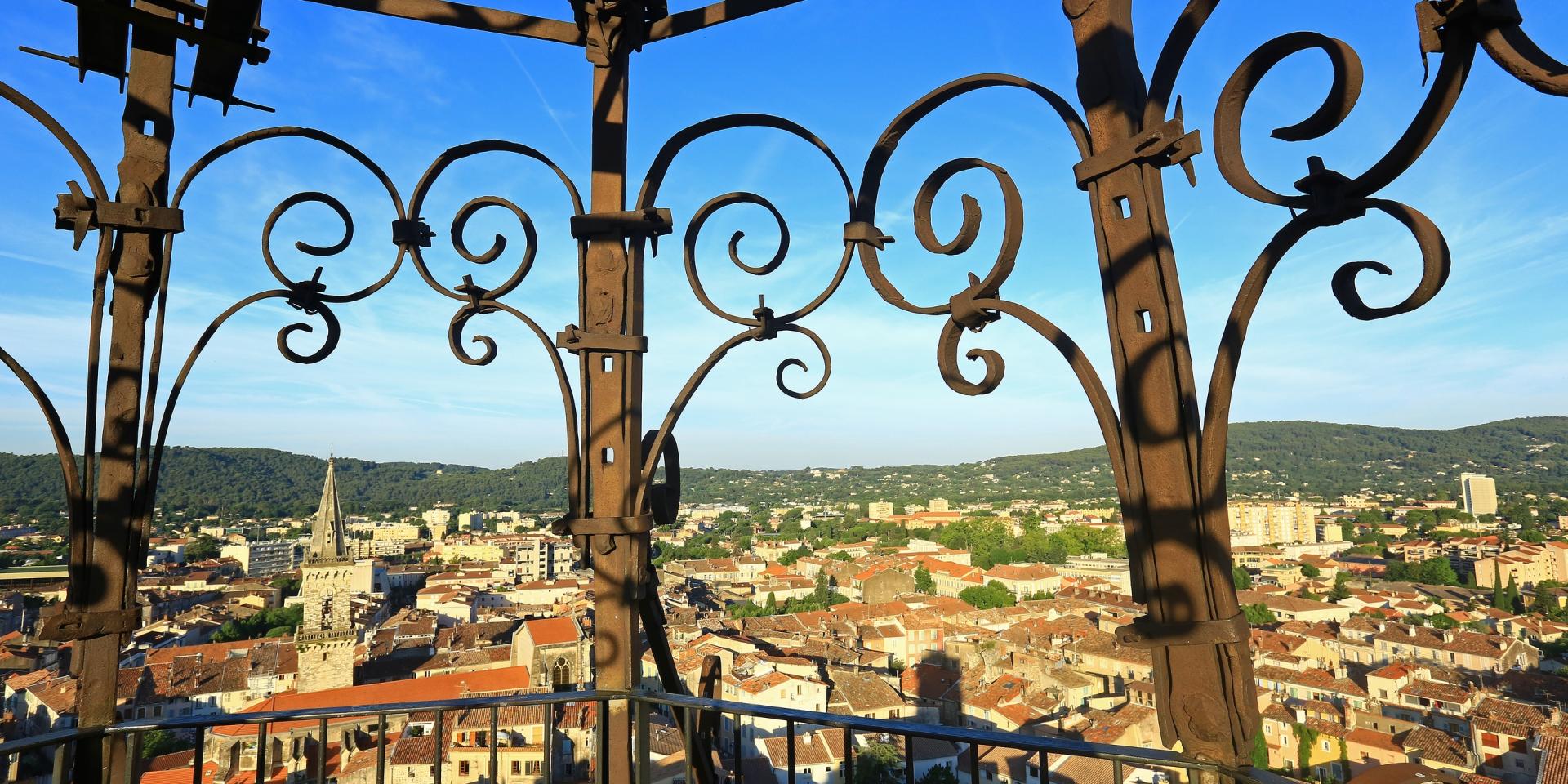 France, Var (83), Dracenie, Draguignan, tour de l'Horloge et son campanile en fer forge