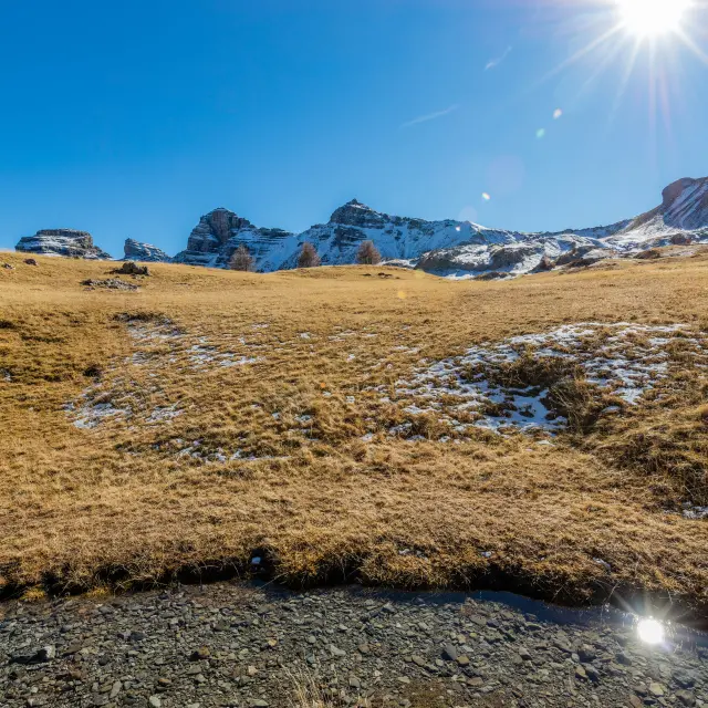 Alpes-de-Haute-Provence (04) Val d'Allos, Lac d'Allos, 2220 m est le plus grand lac naturel d'altitude en Europe // France, Alpes-de-Haute-Provence (04) Val d'Allos,Allos Lake, 2220 m is the highest altitude natural lake in Europe