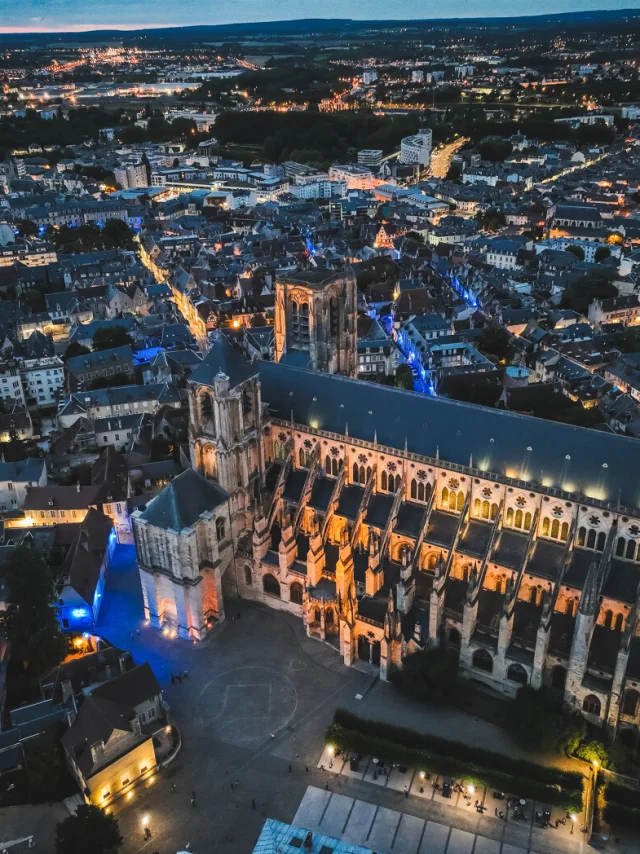 Bourges, Saint-Étienne Cathedral by night｜Ad2t Du Cher