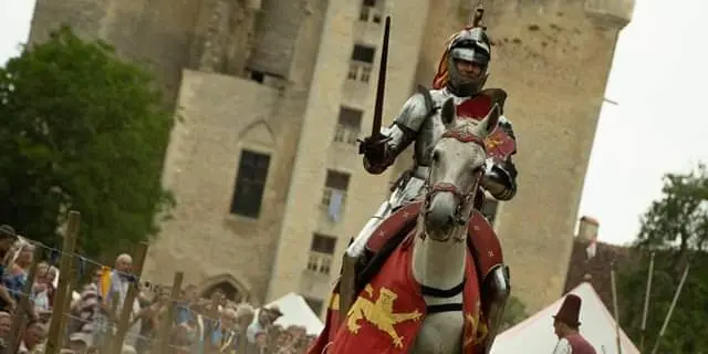 Château de Sagonne, Fêtes médiévales｜Jonas-Graphiste.com