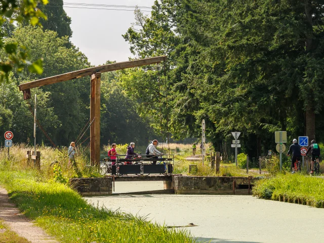 Ville de Saint-Amand-Montrond, Canal du Berry｜Anthony Perrot