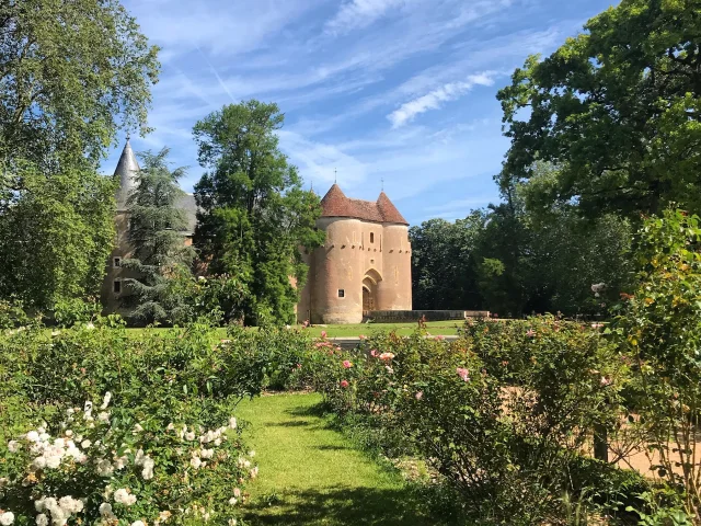 Château d'Ainay-le-Vieil｜Arielle De la Tour d'Auvergne