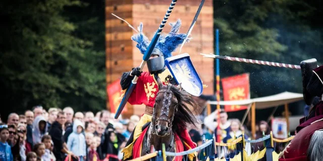Chateau De La Chapelle Dangillon Fetes Medievales｜piranga