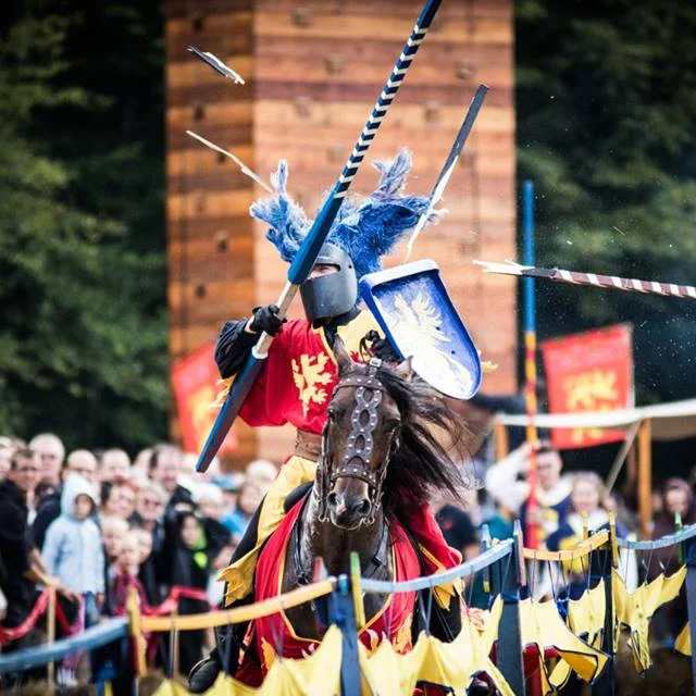 Chateau De La Chapelle Dangillon Fetes Medievales｜piranga
