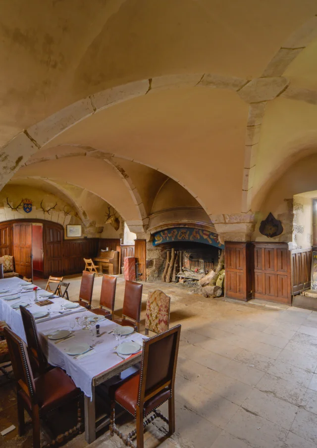 Chateau De La Chapelle Dangillon｜route Jacques Coeur 15
