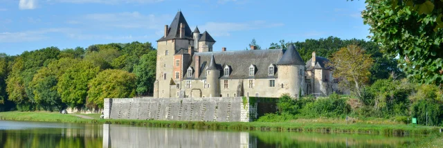 Chateau De La Chapelle Dangillon｜route Jacques Coeur 3