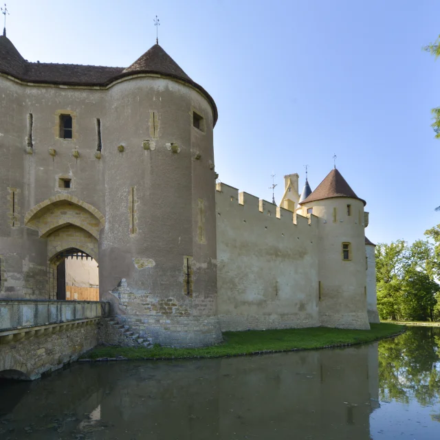 Château d'Ainay-le-Vieil｜Route Jacques Cœur