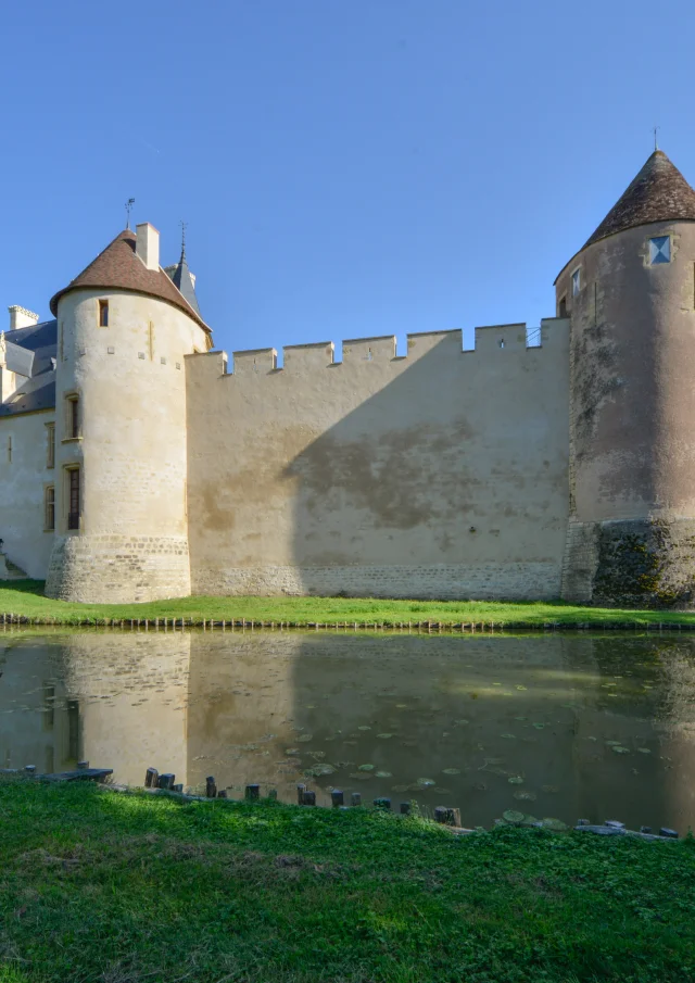 Château d'Ainay-le-Vieil｜Route Jacques Cœur