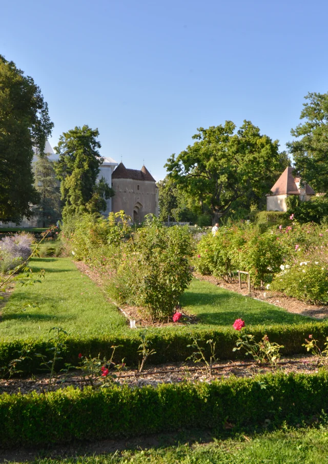 Château d'Ainay-le-Vieil｜Route Jacques Cœur