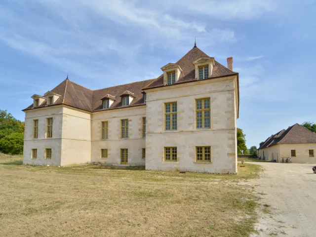 Domaine de ChâteauFer｜Route Jacques Cœur