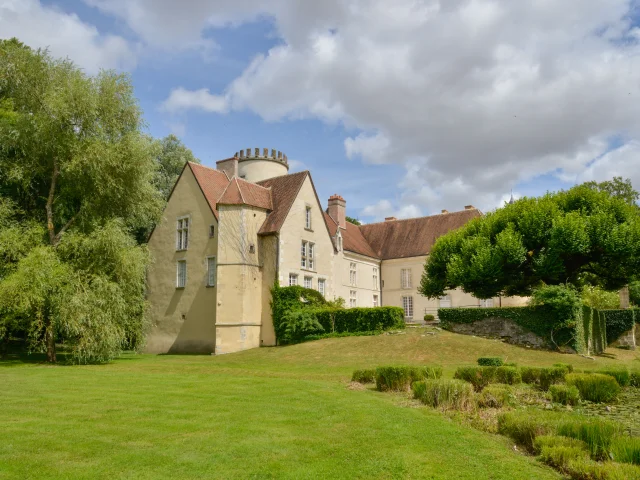 Parc et château de Pesselières｜Route Jacques Cœur