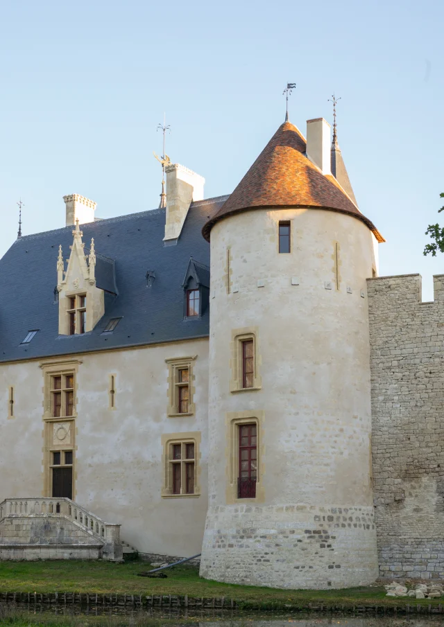 Château d'Ainay-le-Vieil, Logis Nord｜Arielle De la Tour d'Auvergne