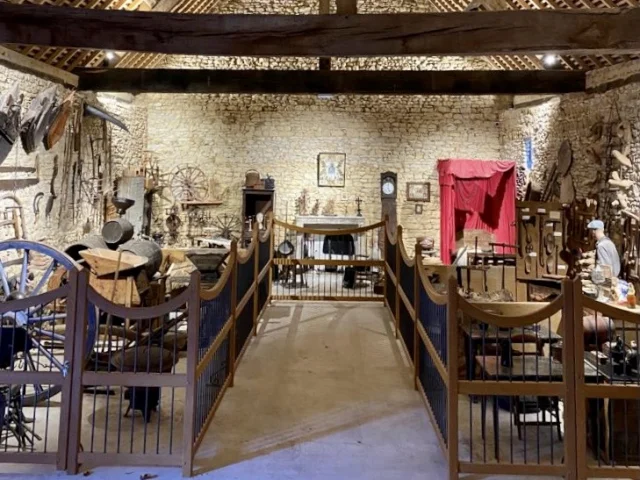 Château d'Ainay-le-Vieil, Musée des Arts et Traditions populaires｜Arielle De la Tour d'Auvergne