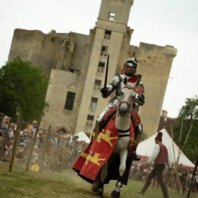 Château de Sagonne, Fêtes médiévales｜Jonas-Graphiste.com