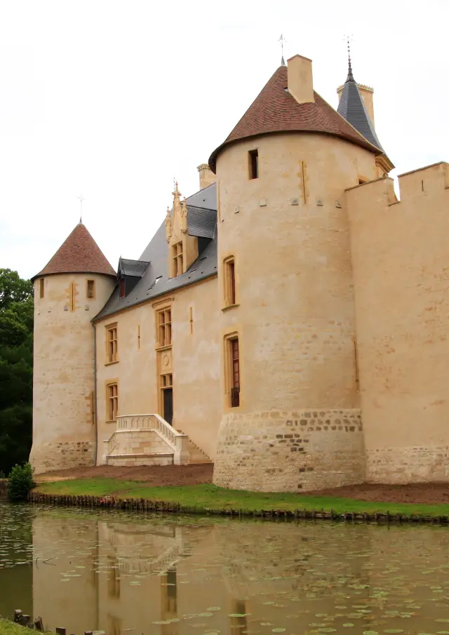 Château d'Ainay-le-Vieil｜Catherine Bordier