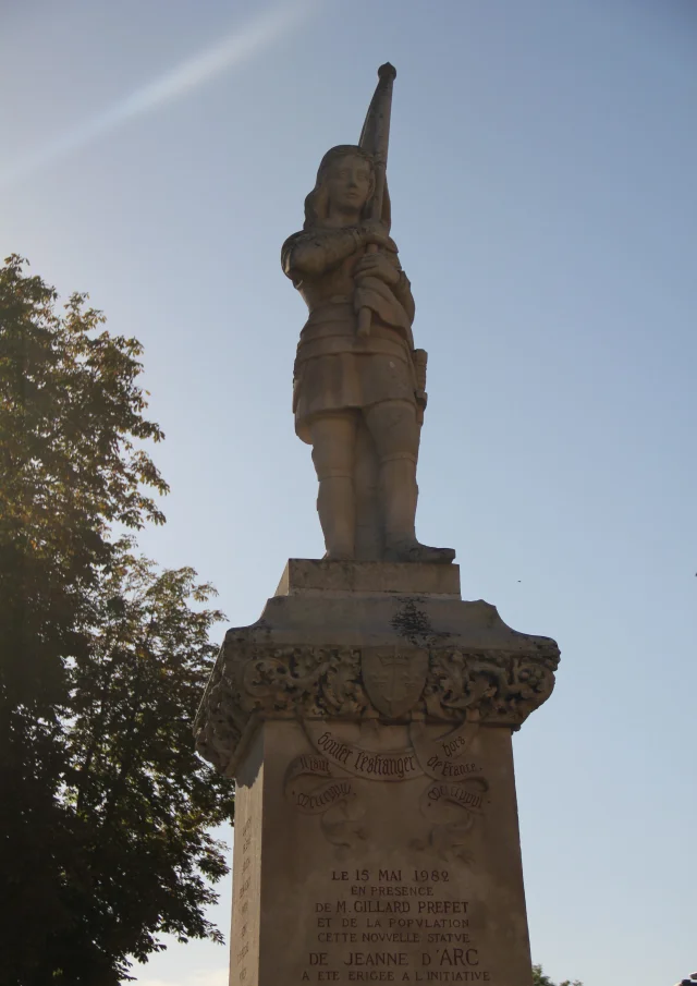 Mehun-sur-Yèvre, Statue Jeanne d'Arc｜VMSY