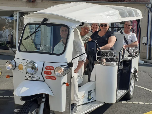 Ville de Saint-Amand-Montrond, Visite en tuk tuk｜Office de Tourisme Cœur de France