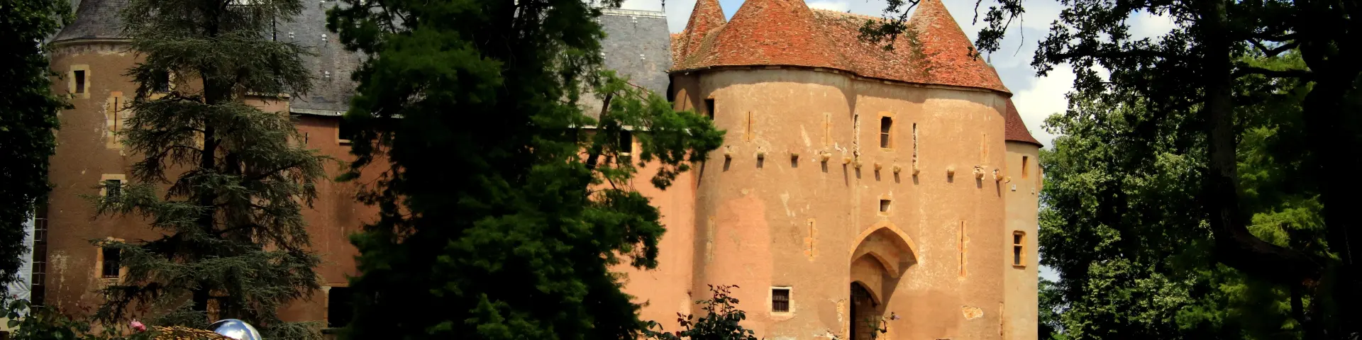 Chateau Ainay Le Vieil Joyau Medieval