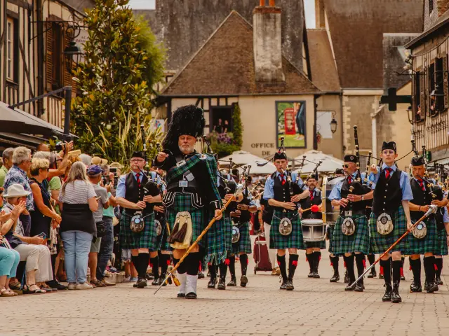 Fêtes Franco-Écossaises, Aubigny-sur-Nère｜Smile Trotters Family, 2023