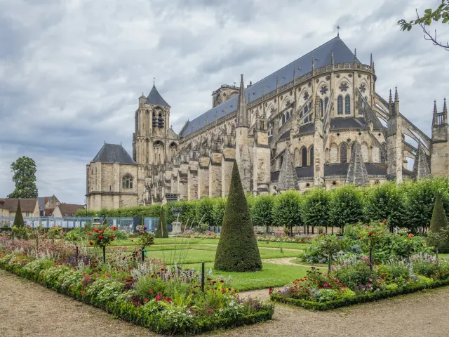 Visite Cathedrale Saint Etienne De Bourges Chef Doeuvre Gothique