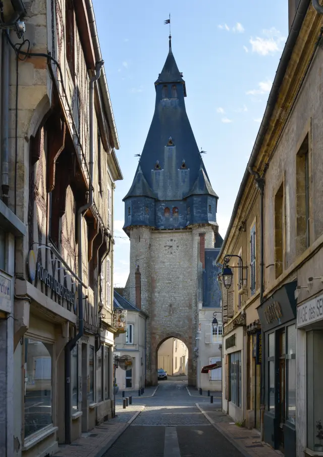 Ville de Dun-sur-Auron, Beffroi｜Route Jacques Cœur