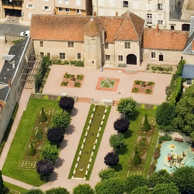 Ville de Saint-Amand-Montrond, Musée Saint Vic｜Ville de Saint-Amand-Montrond