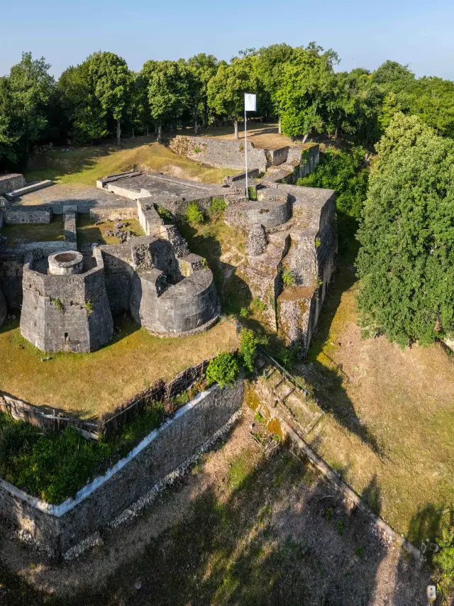 Ville de Saint-Amand-Montrond, Forteresse de Montrond｜Destination Sud Christophe Sirère Naturimages