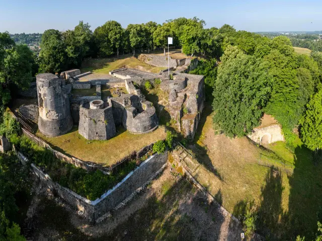 Ville de Saint-Amand-Montrond, Forteresse de Montrond｜Destination Sud Christophe Sirère Naturimages