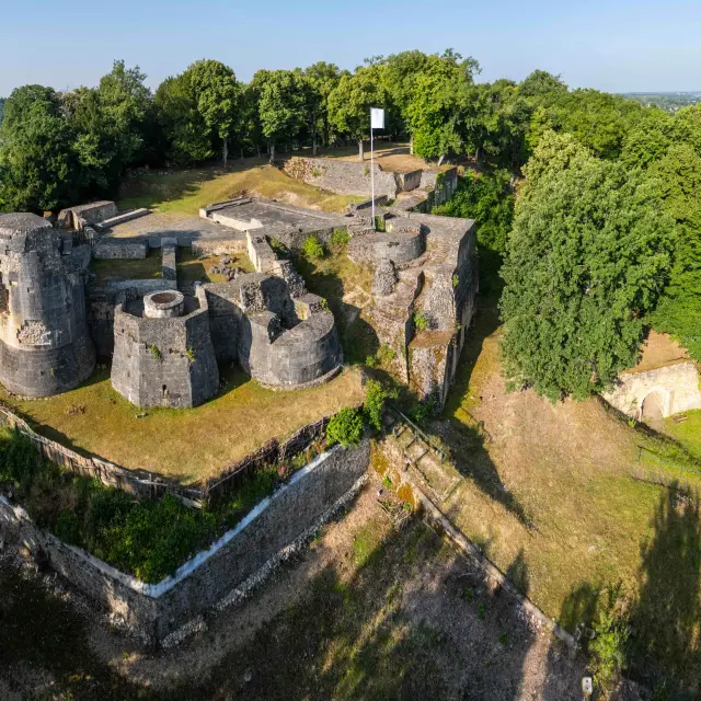 Ville de Saint-Amand-Montrond, Forteresse de Montrond｜Destination Sud Christophe Sirère Naturimages
