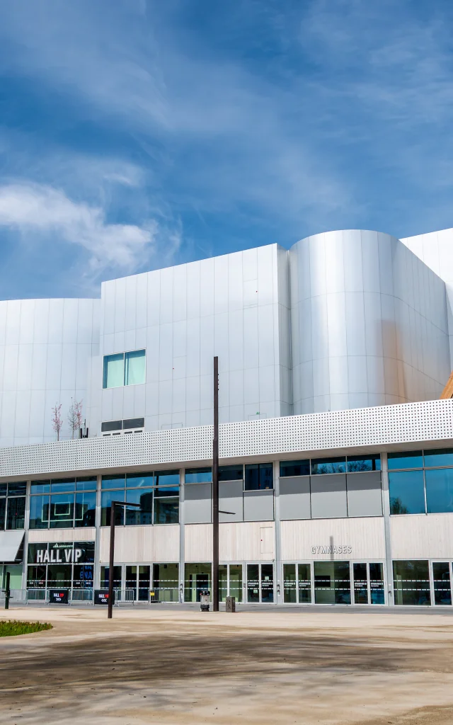 Paris, France - 14 mars 2024: Vue extérieure de l'Adidas Arena, également connue sous le nom d'Arena Porte de la Chapelle, salle polyvalente accueillant des évènements sportifs et des concerts
