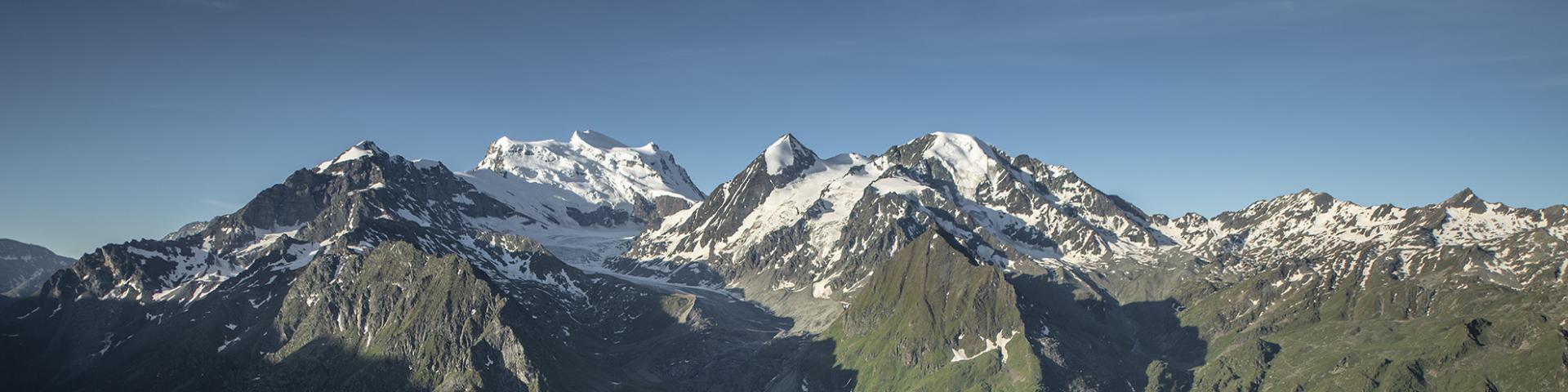 Ludo May en VTT enduro du côté du Col Termin et de Patiéfray (vers la Chaux). Vue sur les Combins