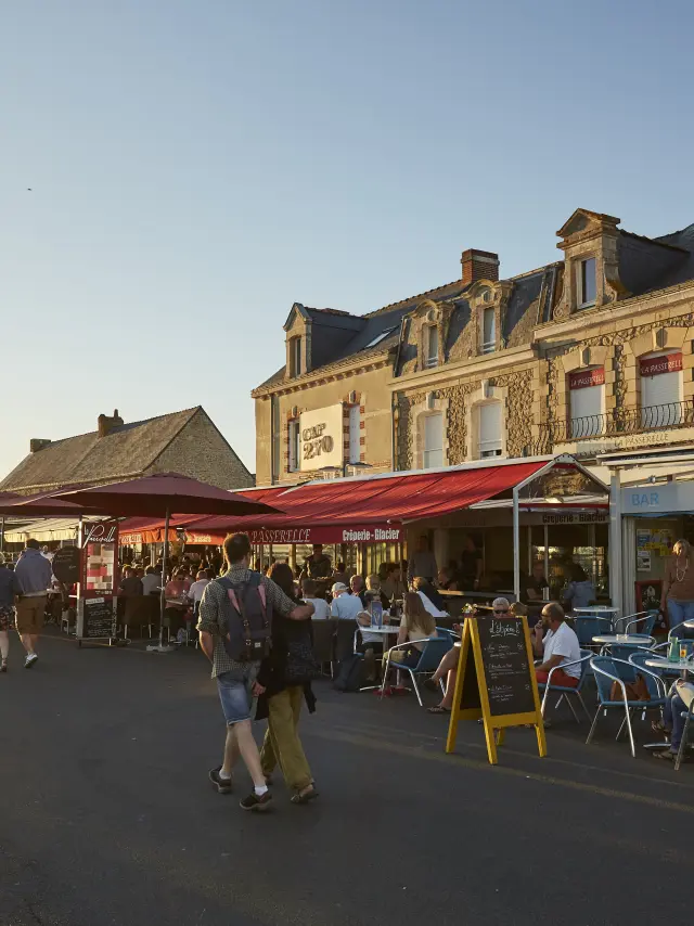 Balade en fin de soirée dans le centre ville de La Turballe