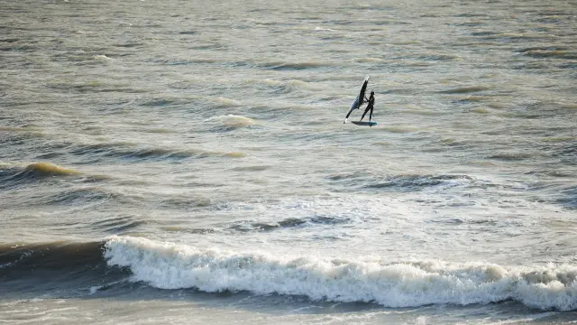 Wing Foil am Strand La Source in Pénestin