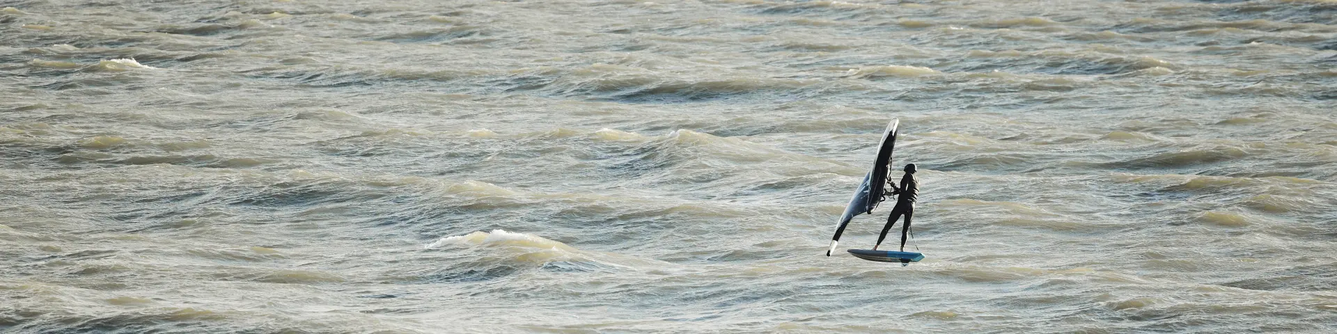 Wing Foil à la plage de la Source à Pénestin