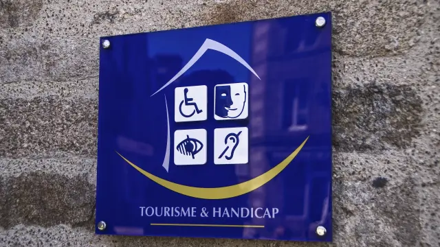 panneau tourisme et handicap