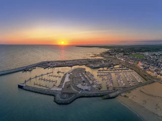 Vue aérienne du Port De La Turballe au coucher du soleil