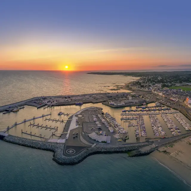 Vue aérienne du Port De La Turballe au coucher du soleil