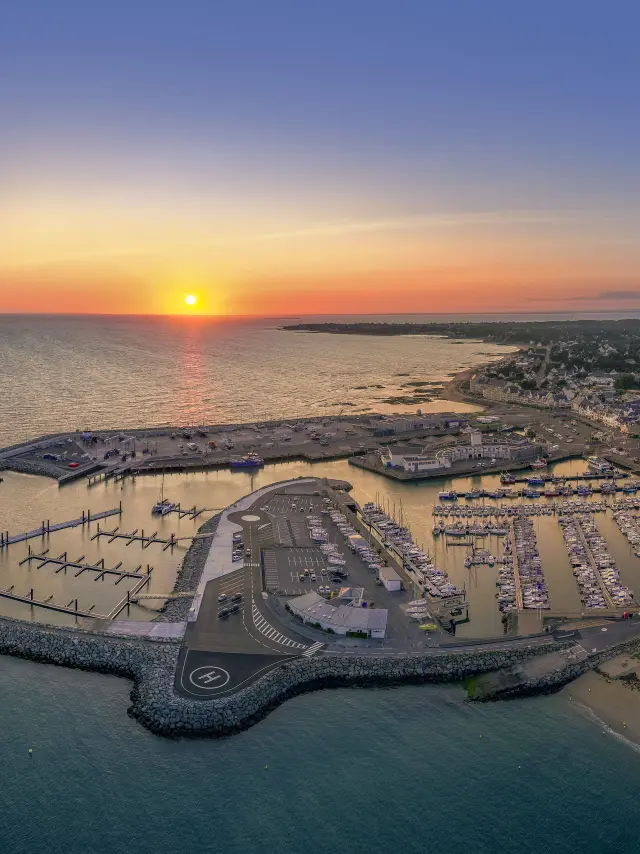 Vue aérienne du Port De La Turballe au coucher du soleil