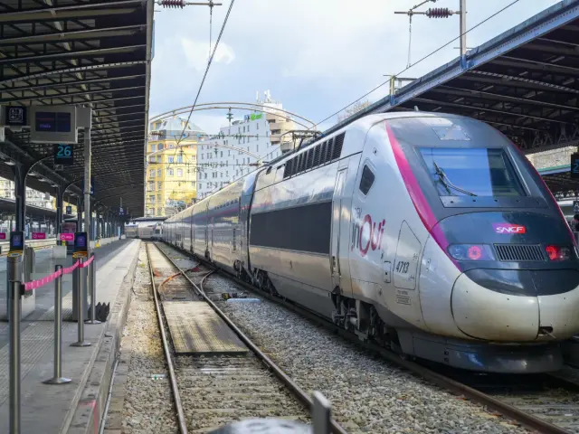 TGV Inoui dans une gare