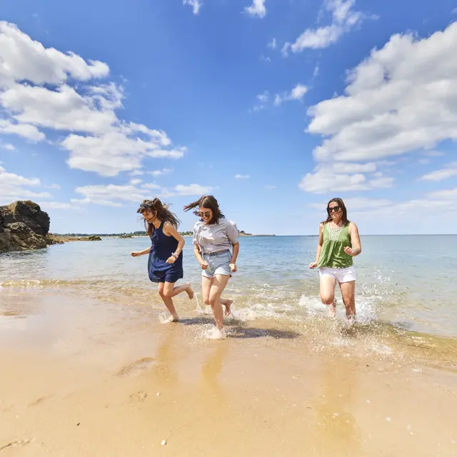 Girls running into the sea at Assérac