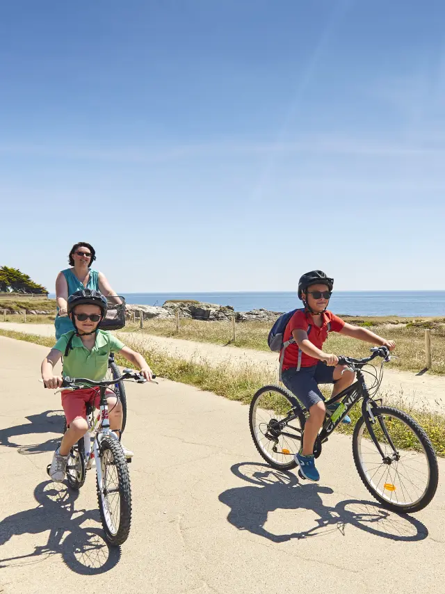 Cycling along the wild coast of Le Pouliguen